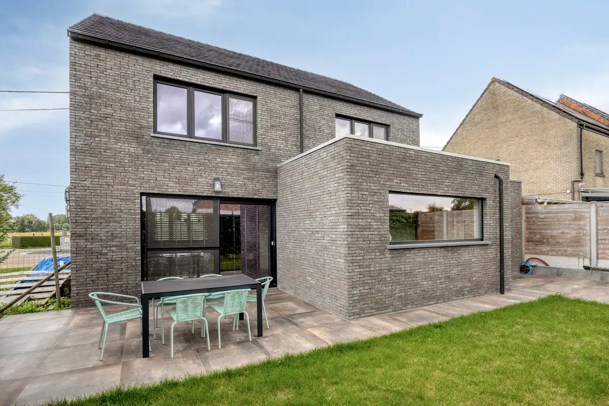 Halfopen bebouwing met 3 slaapkamers, tuin en garage foto 3