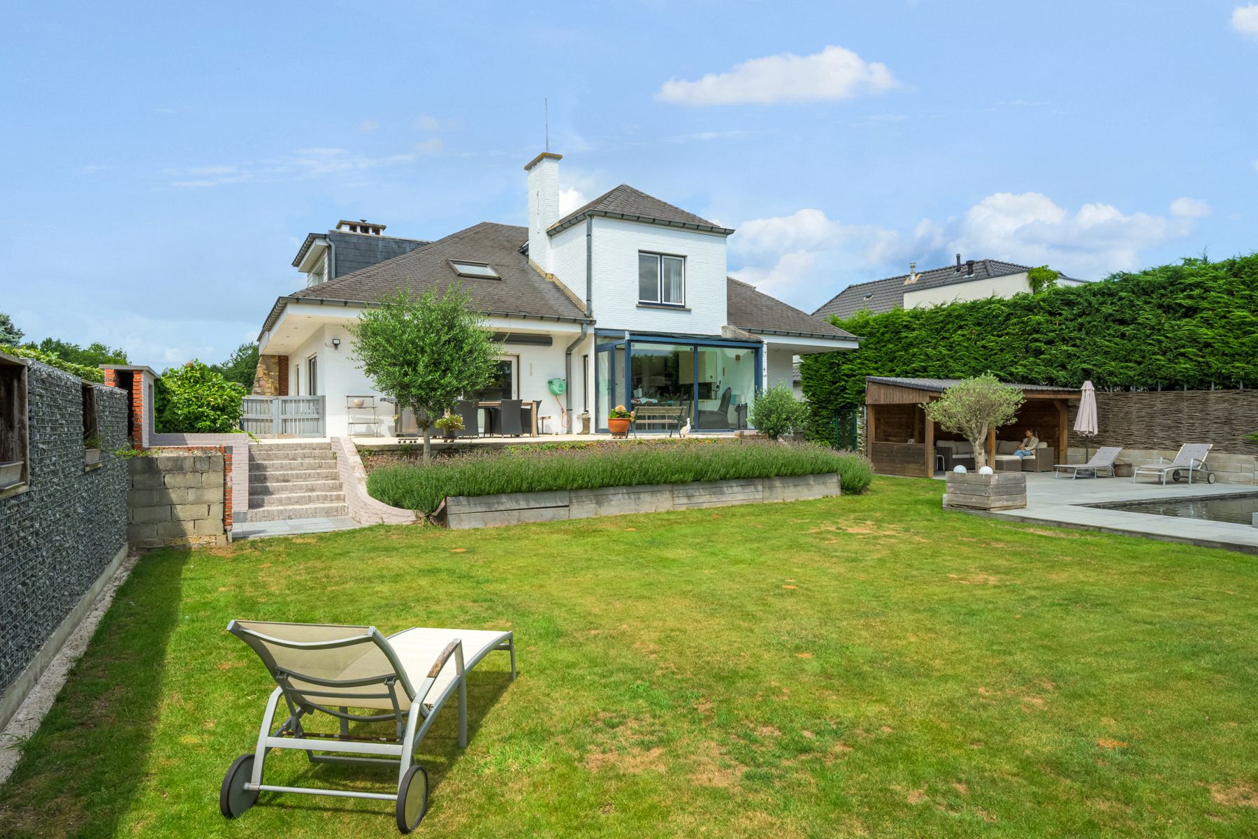 Statige villa: 6 slpk’s met tuin & praktische loods ! foto 3