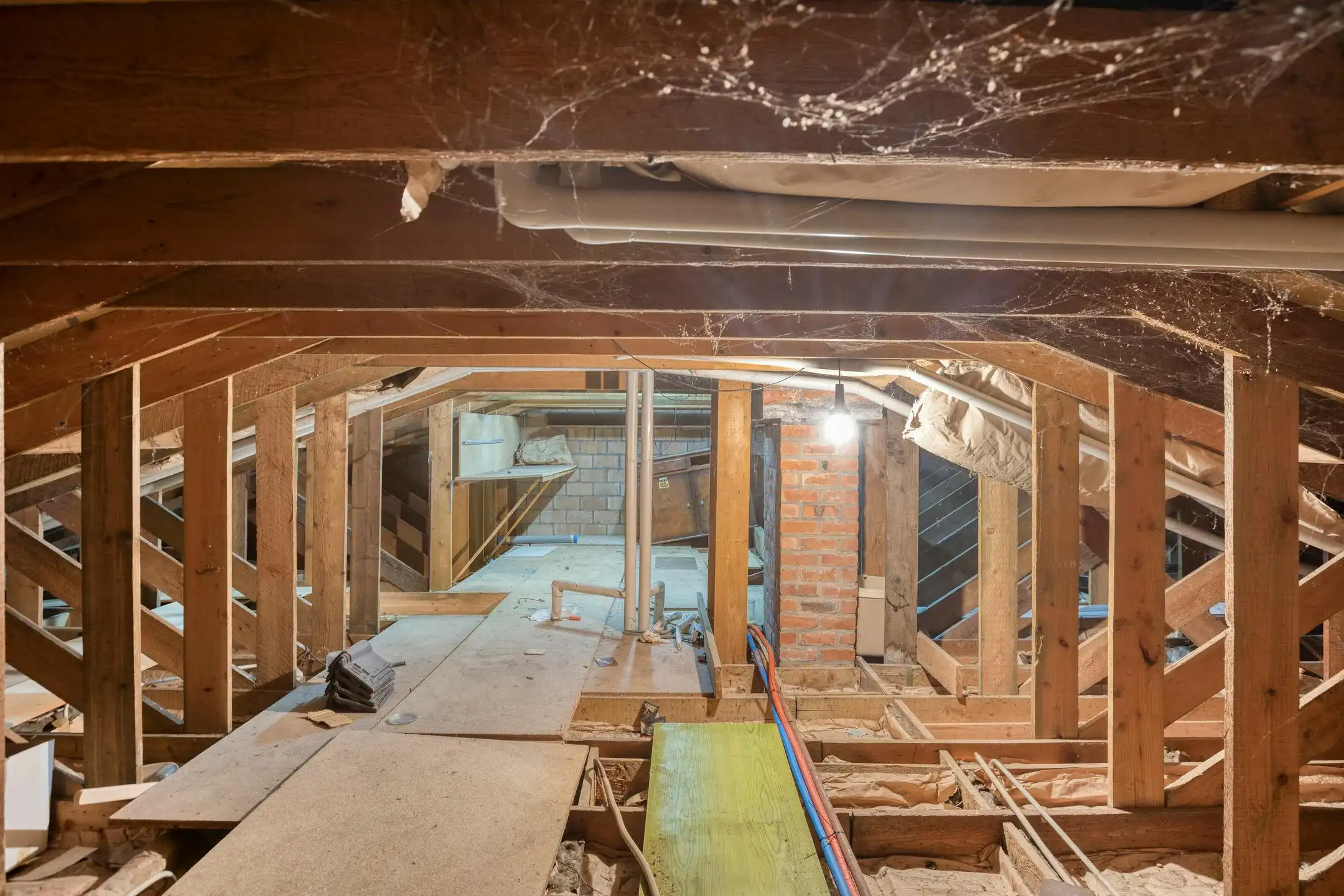Gelijkvloers huis te koop met 3 slaapkamers, garage en tuin foto 18