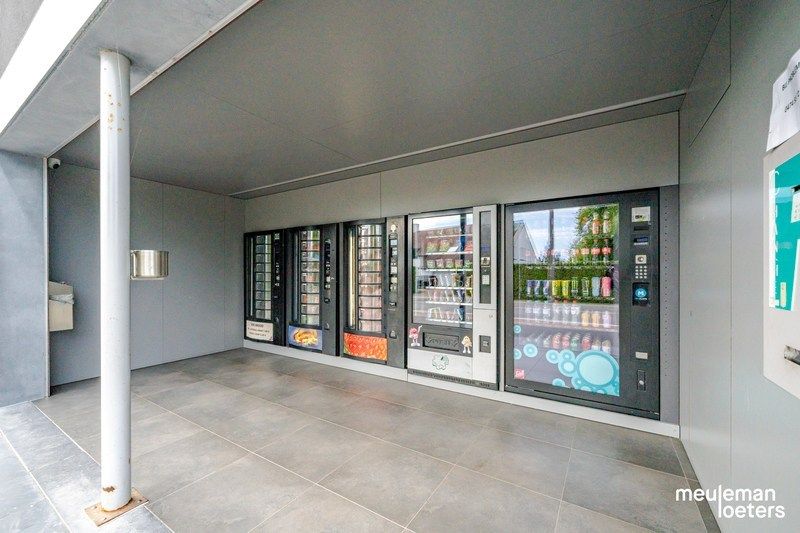 Eigentijdse woning met garage en beroepsgedeelte foto 21