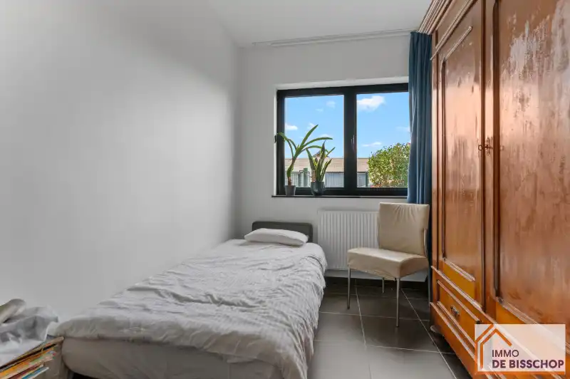 Groot, instapklaar appartement met 3 slaapkamers, mooi terras en garage foto 9
