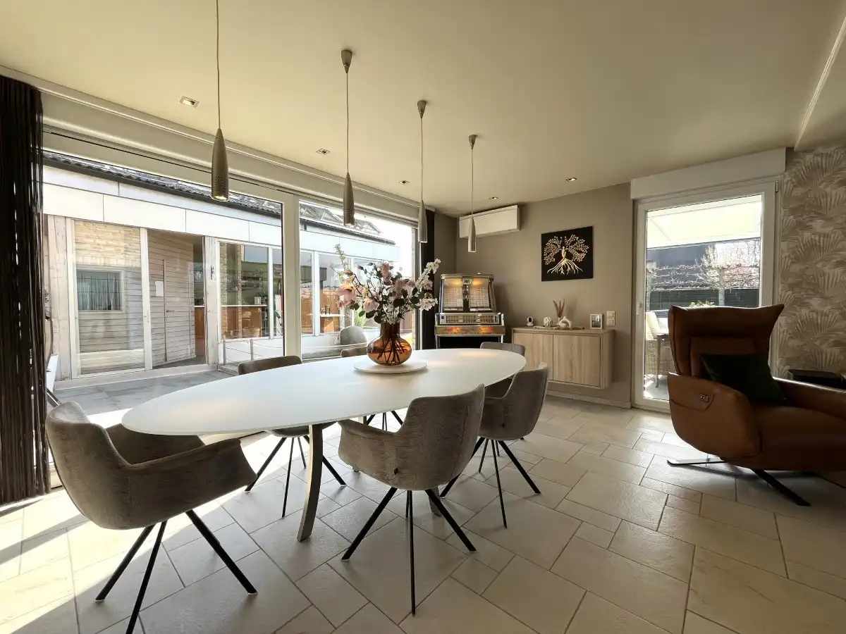 Dadizele – Ruime woning met loods van ca. 400 m², zwembad en bureelruimte foto 3