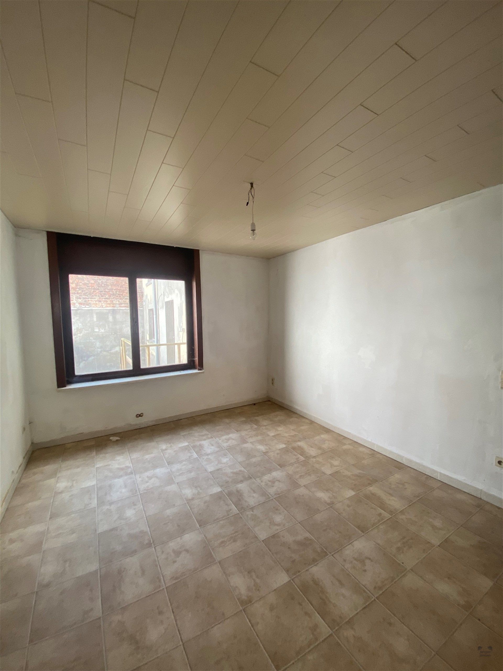 Ruime woning met 5 slaapkamers te Oostende foto 5