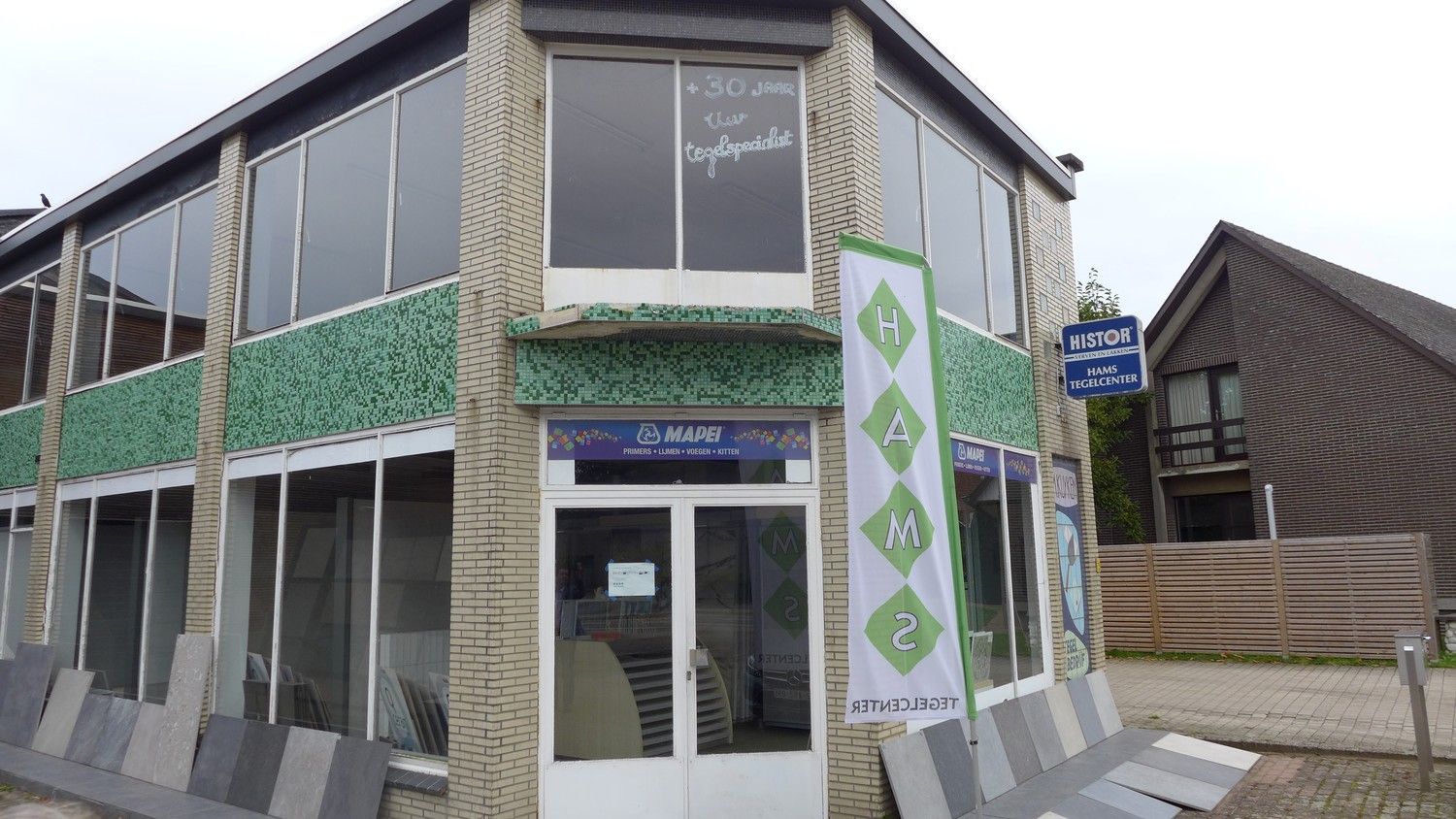 Bedrijfspand met terrein foto 3