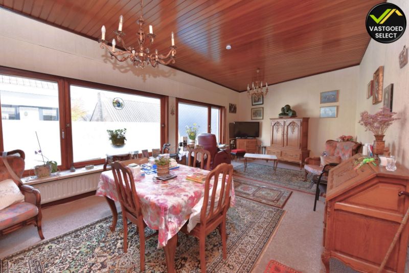 Te koop: Te renoveren kangeroewonen met 4 slaapkamers, badkamer en garage in het centrum van Maldegem – 376 m² perceel foto 6