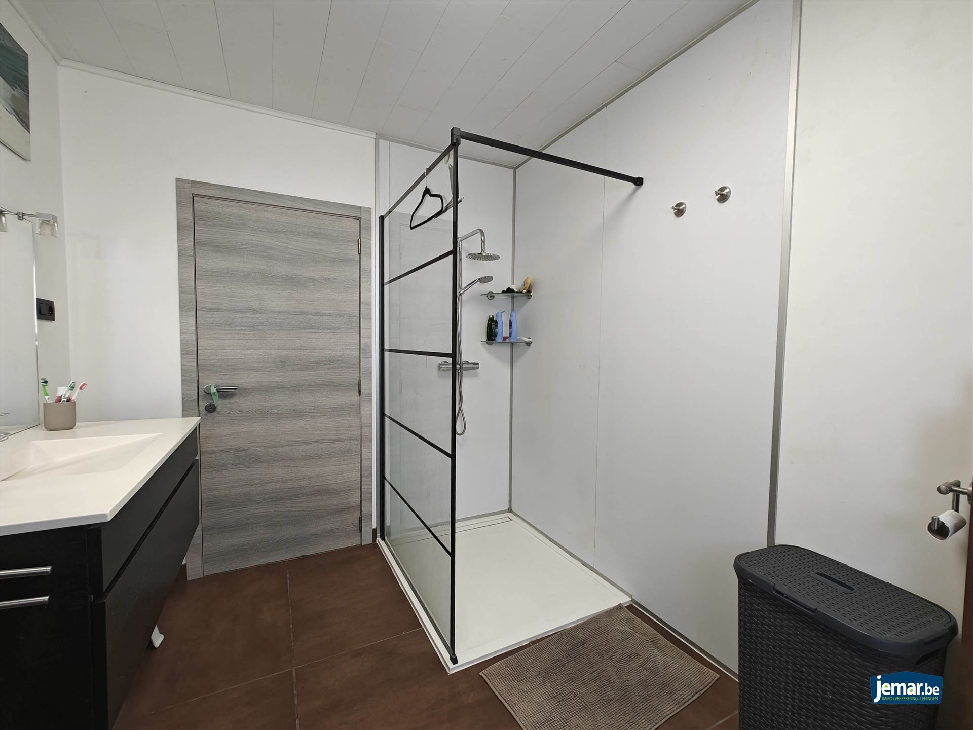Vrijstaande bungalow woning met 3 slaapkamers en inpandige garage  foto 13