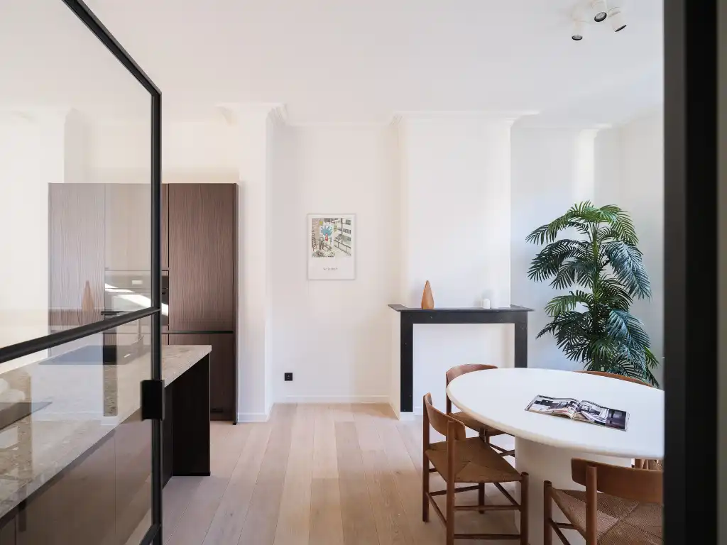 Stijlvol gerenoveerd 2-slaapkamerappartement met zonnig terras in het centrum van Gent foto 2