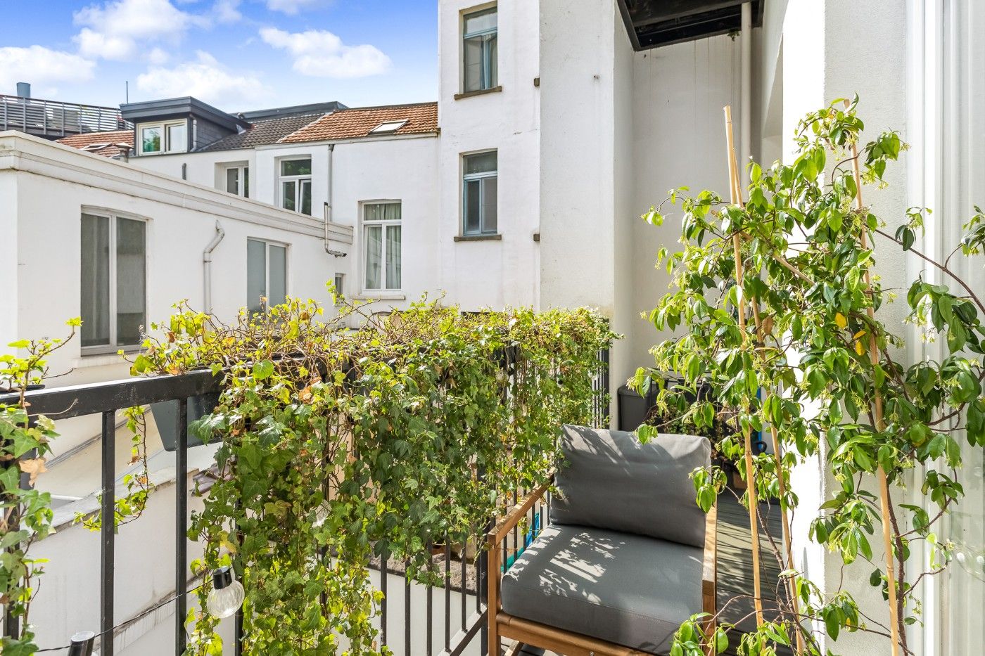 Goed gelegen, mooi gerenoveerd appartement op 1ste verd. met 2 slpk. en balkon foto 18