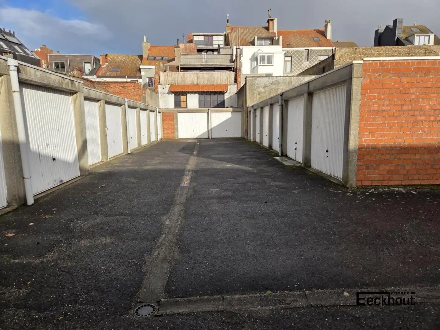 Gesloten garagebox op gunstige locatie foto 2