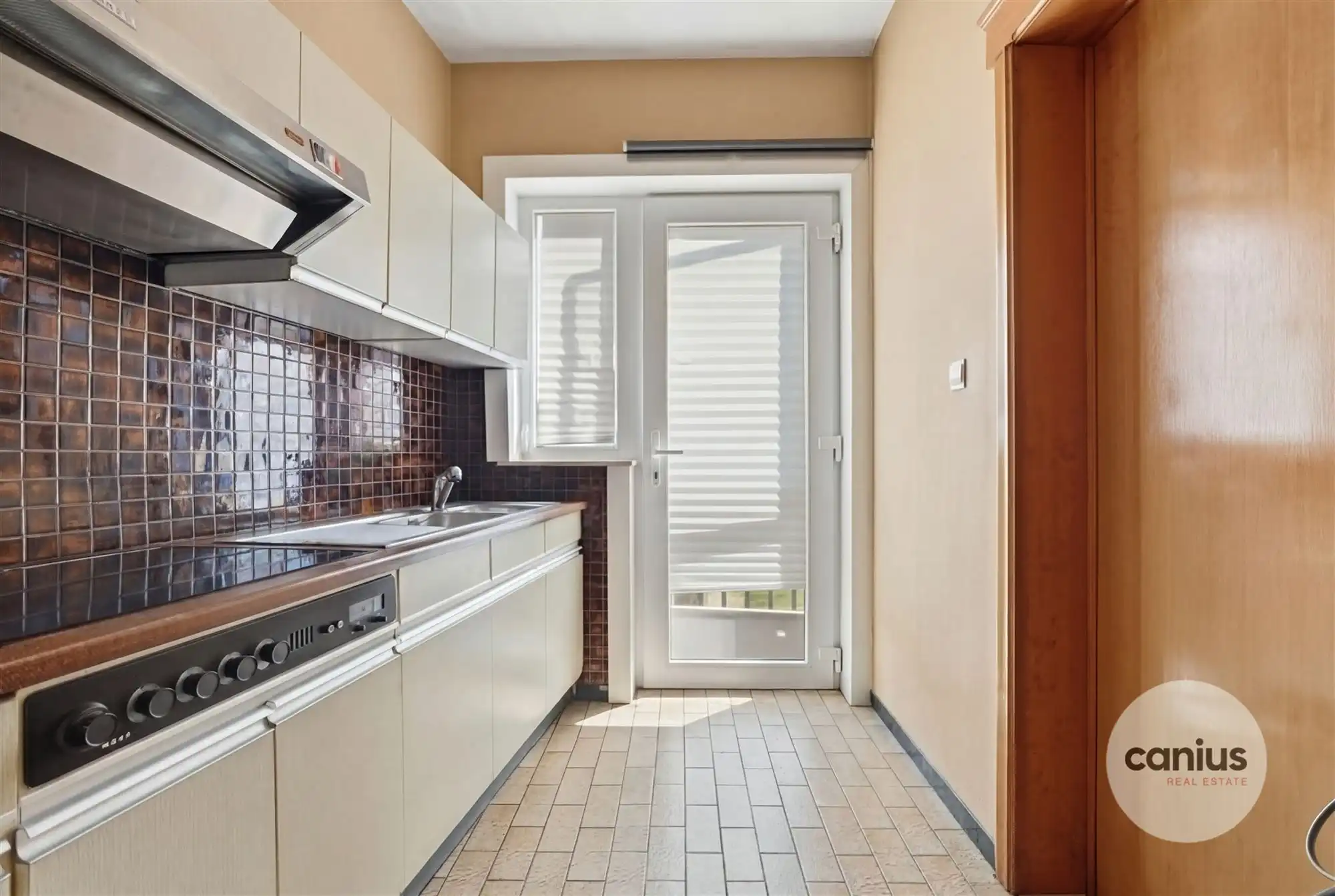 CHARMANTE BEL-ETAGE WONING MET 3 SLAAPKAMERS, GARAGE EN TUIN foto 12