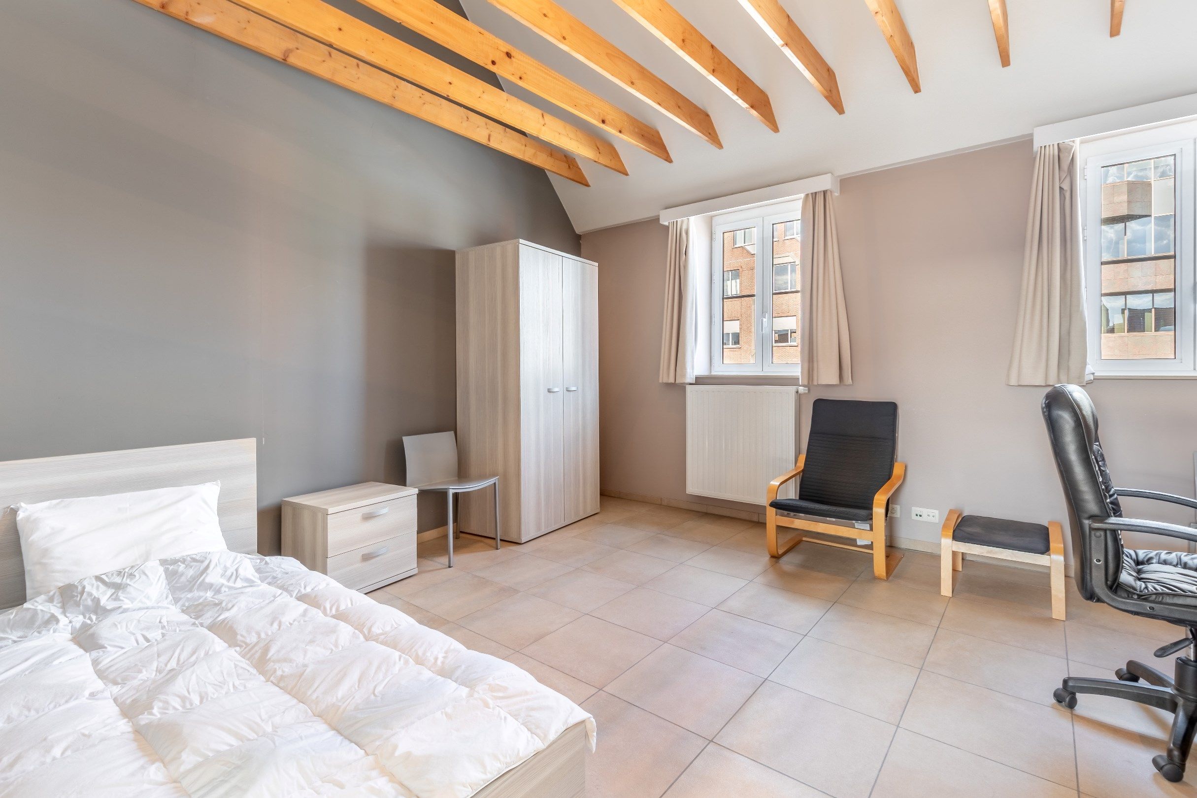 Comfortabele, gemeubelde studentenkamers. foto 2
