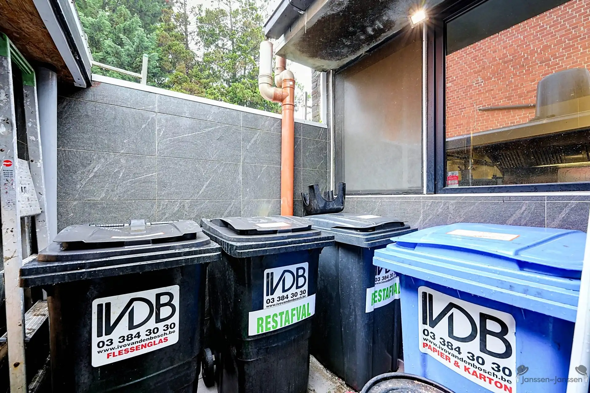 Opbrengsteigendom met ruime duplexappartement (144m²) en handelsgelijkvloers foto 37