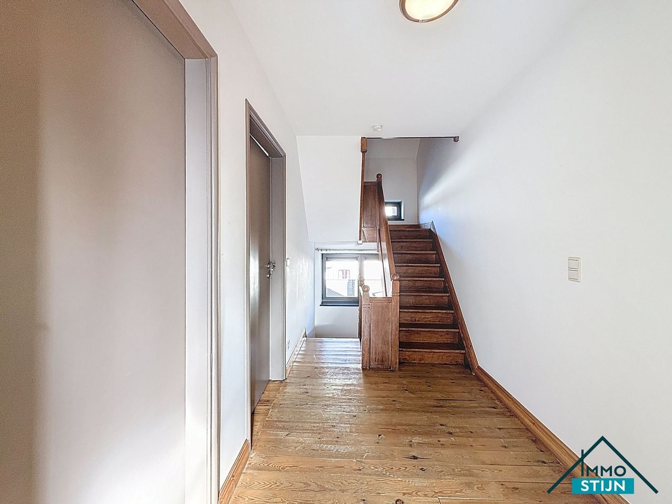 Centraal gelegen woning met garage foto 5