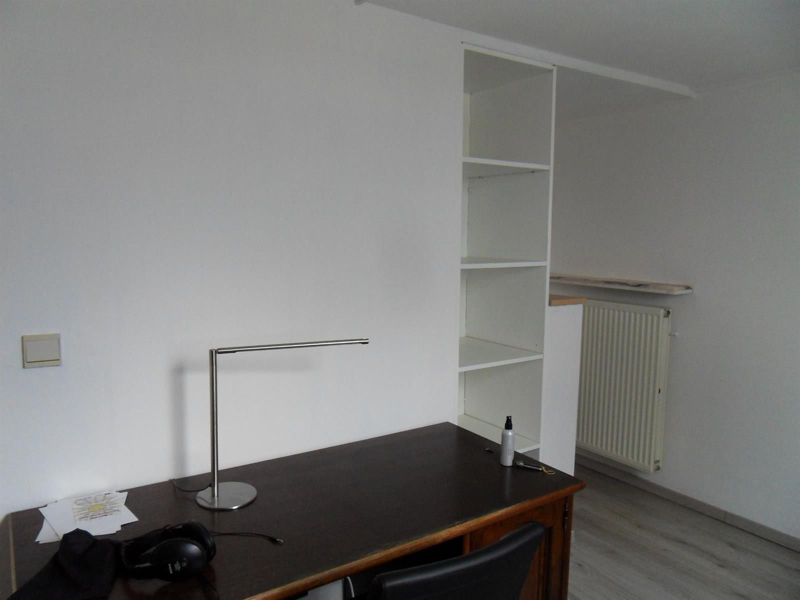 Ruime instapklare rijwoning met 4 slaapkamers en aangenaam terras. foto 11