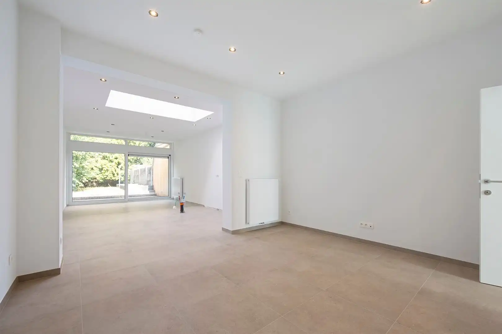 Volledige gerenoveerde woning met 2 slaapkamers foto 3