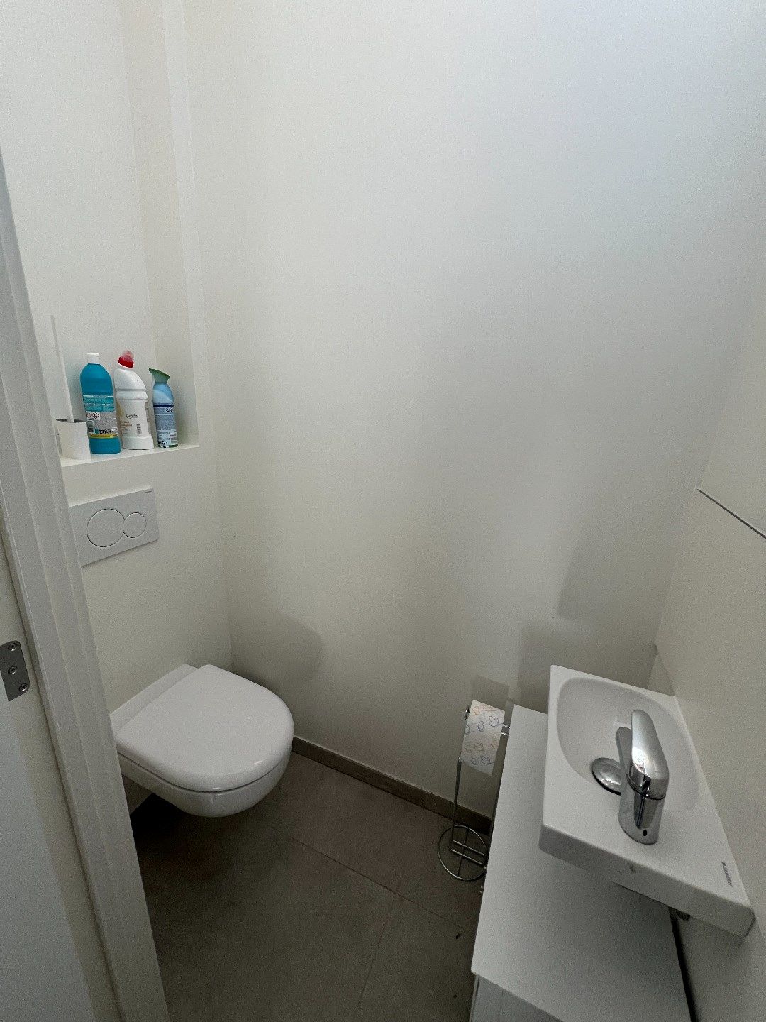 Goed gelegen recente en energiezuinige handelsruimte/kantoorruimte (voorheen kindercrèche) foto 8