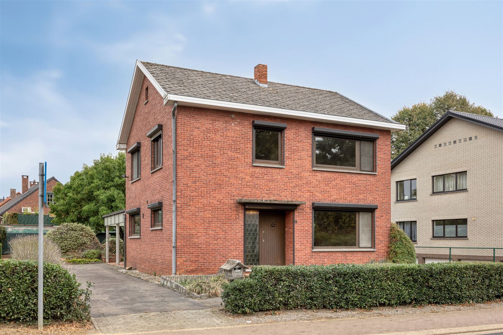 TE KOOP: Te renoveren woning te Heusden-Zolder!  foto 2