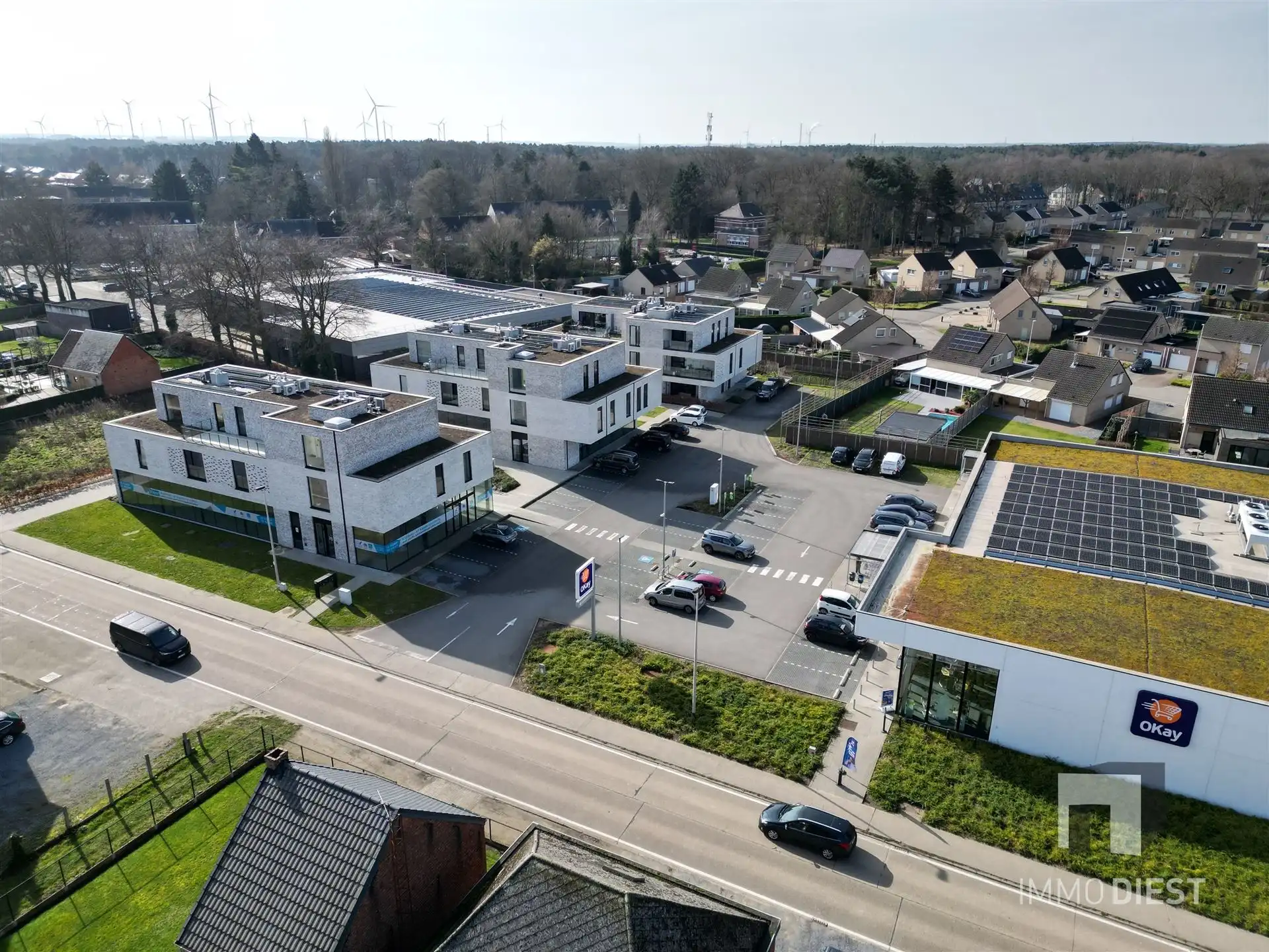 Commercieel Gebouw van 374m2 op toplocatie met parking! foto 3