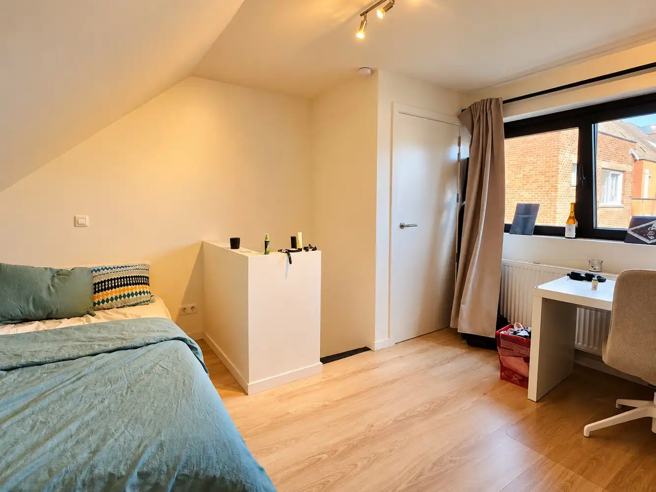 Energiezuinige, gerenoveerde stadswoning met 2 slaapkamers nabij het Zuidpark foto 6
