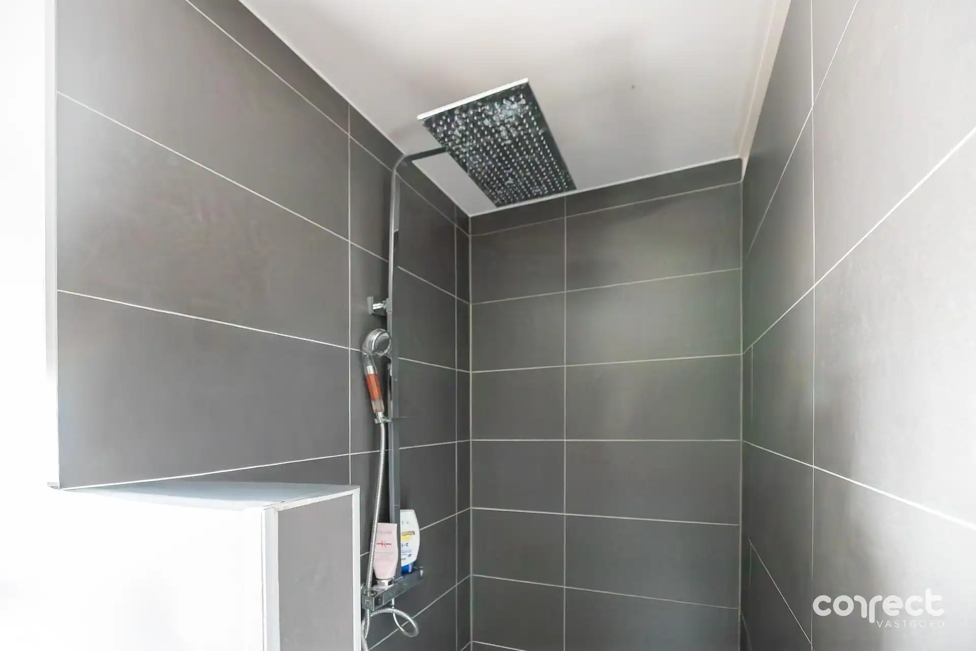 Rustig gelegen woning met 3 slaapkamers. foto 8