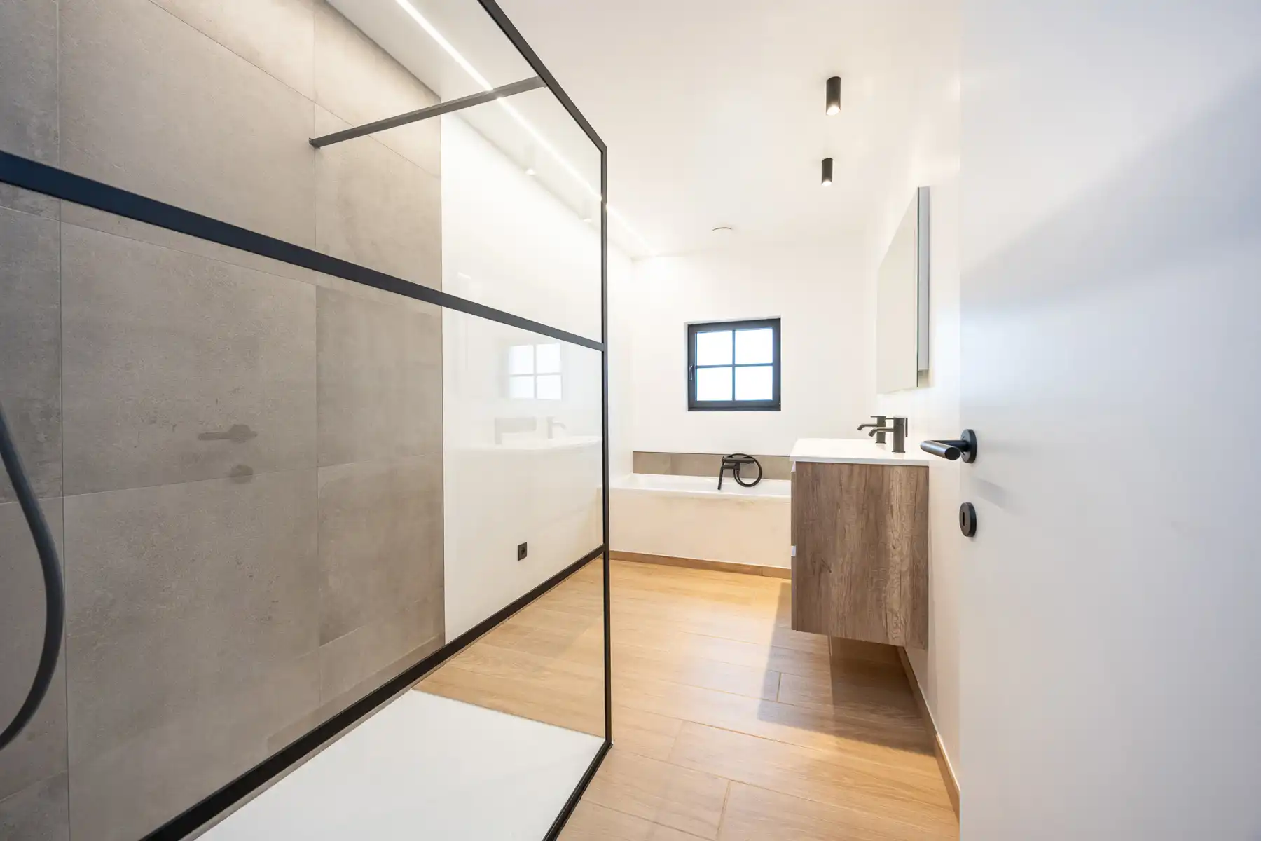 Kwaliteitsvolle energiezuinige woning met 5 slaapkamers in Merksplas. foto 15