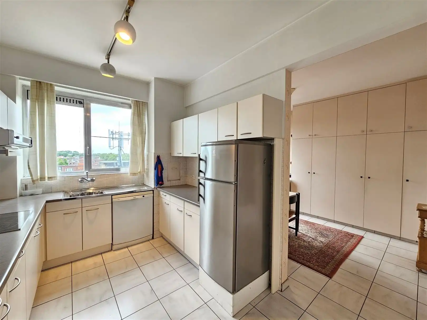 Ruim appartement met 4 slpks, terras en garagebox. foto 7