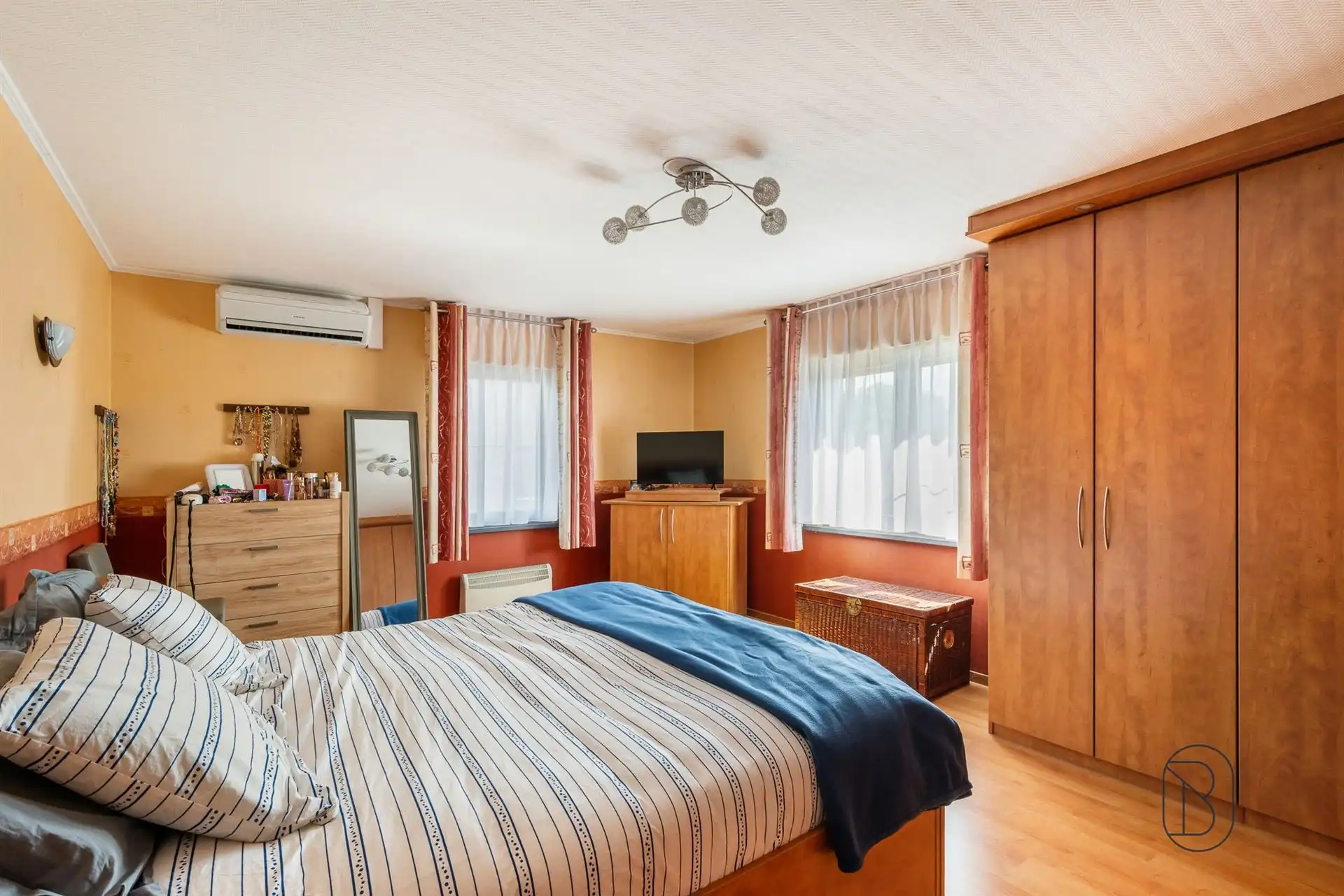 Ruime gezinswoning met 5 slaapkamers, veranda en tuin! foto 14