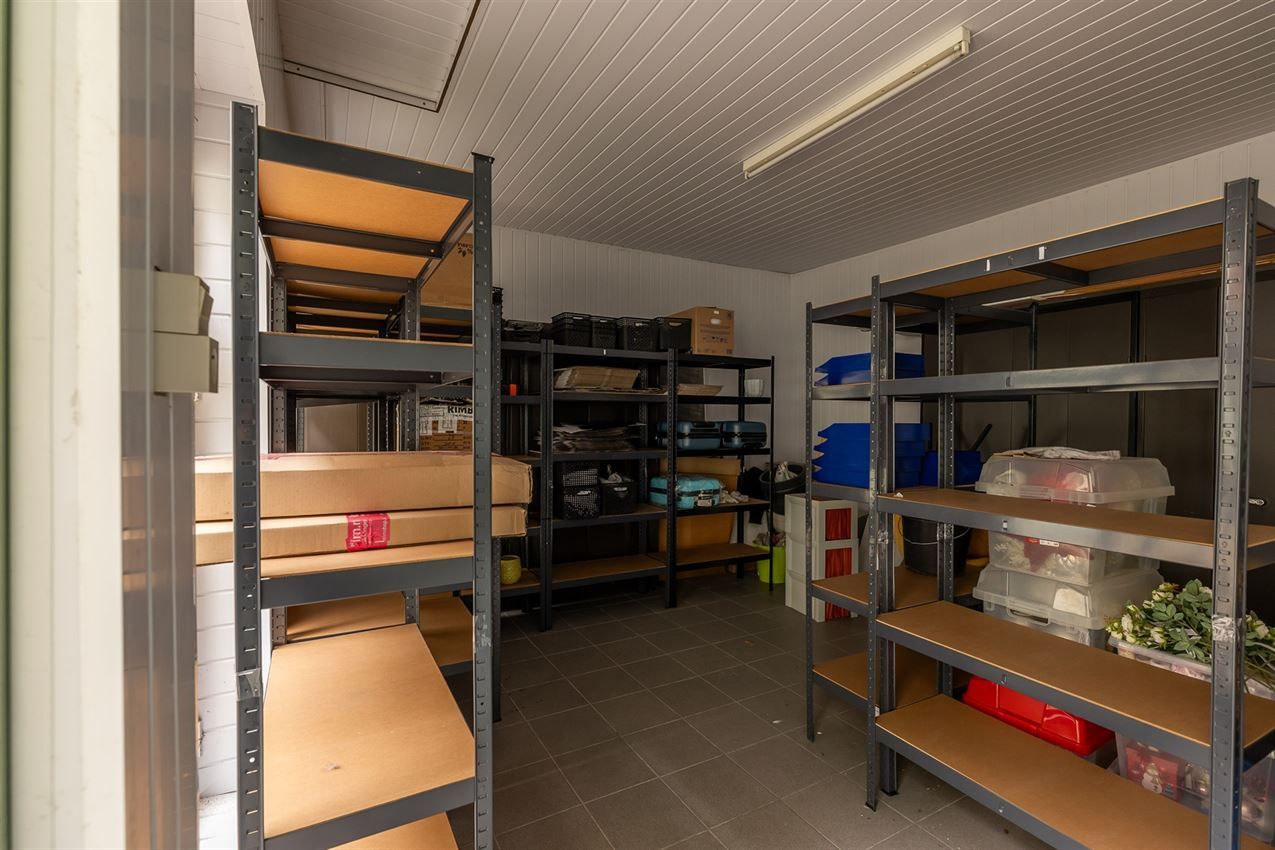 Verzorgd gebouw met handelszaak en 2 apt foto 59