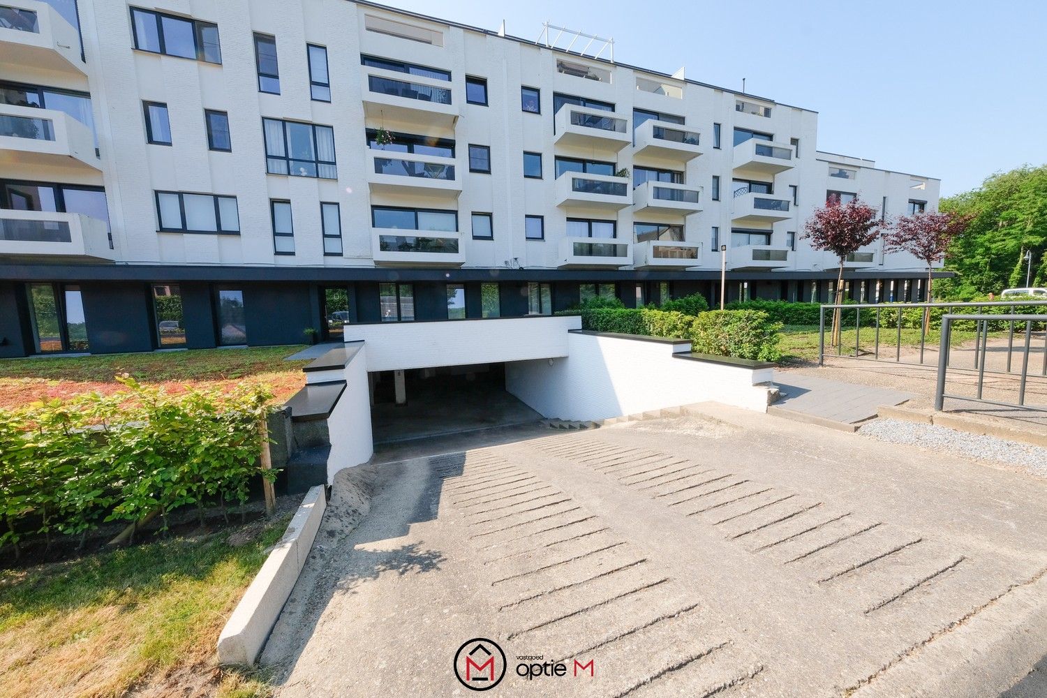 Afgesloten garages te koop foto {{pictureIndex}}