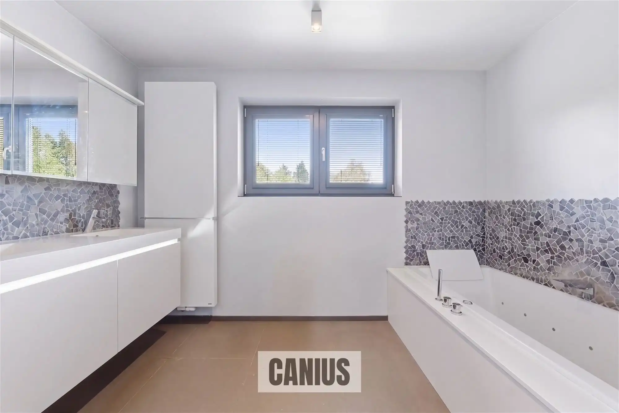 MODERNE, INSTAPKLARE WONING MET 3 SLPK EN ZUIDGERICHTE TUIN foto 16