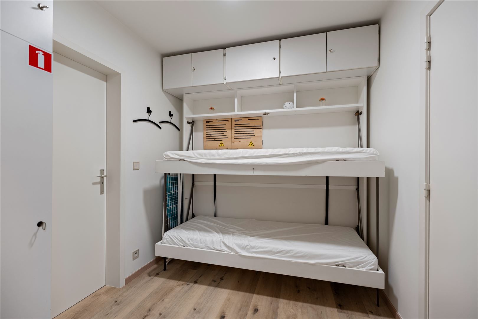Grote vernieuwde zuidgerichte studio met groot terras foto 12