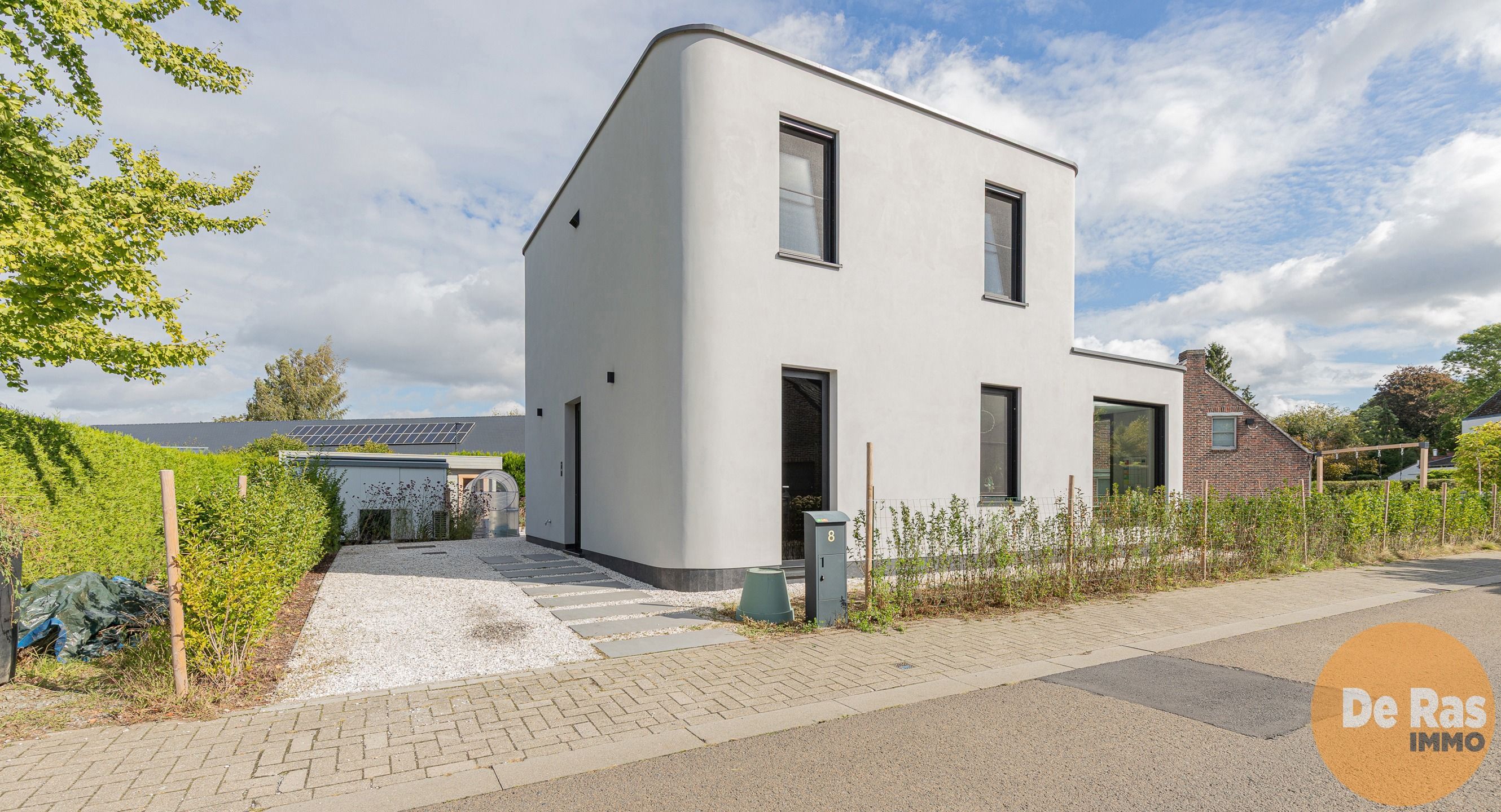 GIJZEGEM - Energiezuinige moderne woning  in rustige straat foto {{pictureIndex}}