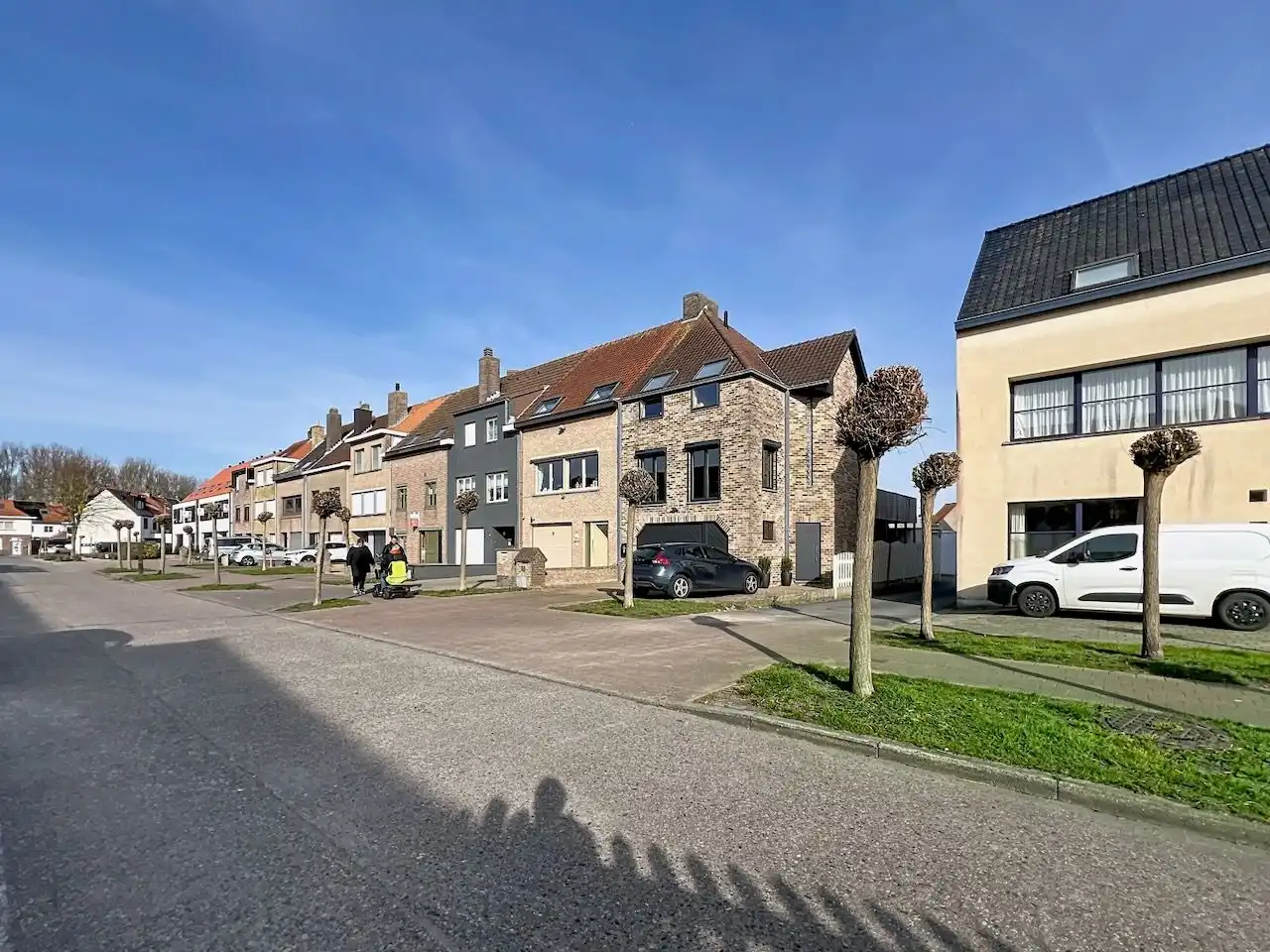 Afgesloten garage in de Peter Benoitlaan, makkelijk inrijdbaar. foto 3