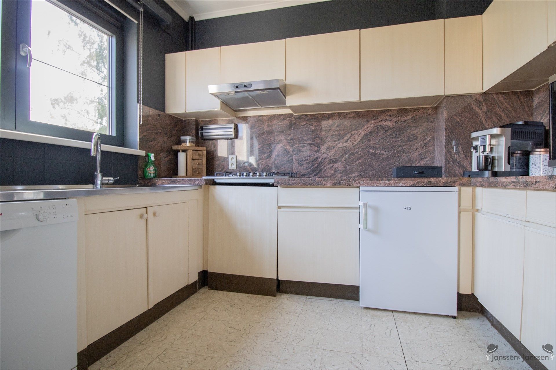 Gerenoveeerde bel-étagewoning met 3 slaapkamers op toplocatie foto 7