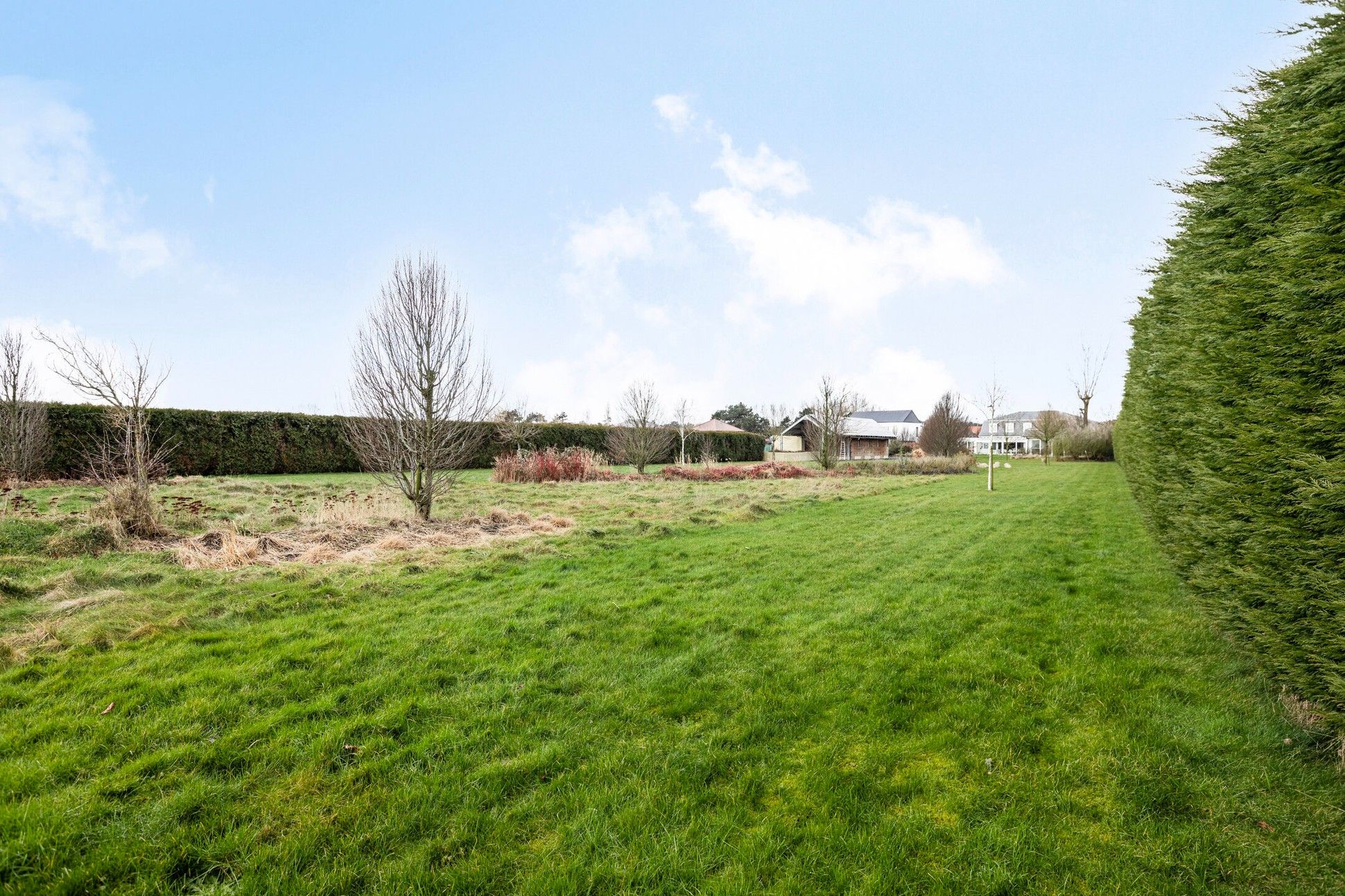 Unieke villa op een groot grondstuk met een binnenzwembad te koop nabij het centrum van De Haan. foto 48