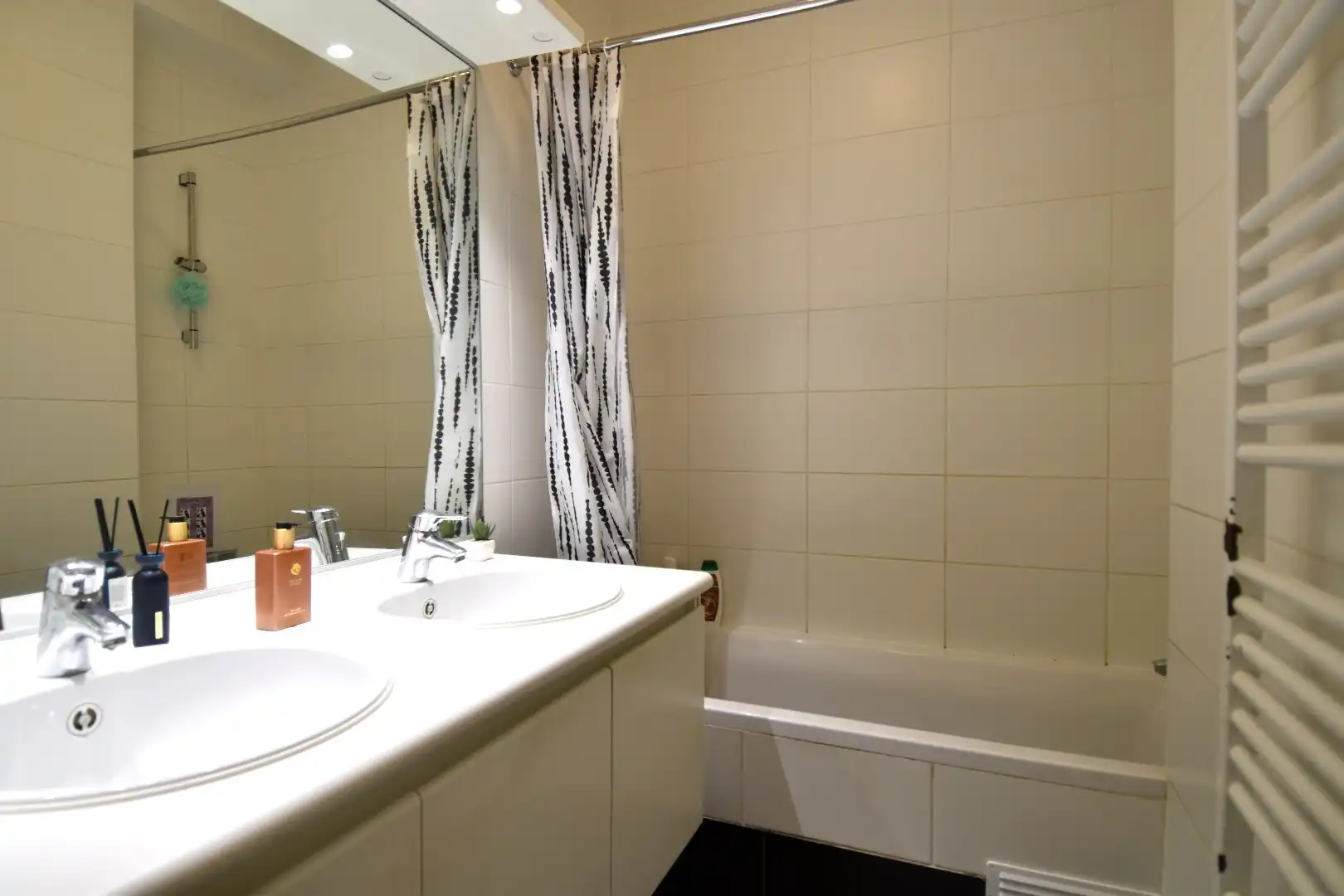 Duplexappartement met 3 slaapkamers, 3 terrassen, ruime autostaanplaats én privatieve berging te Schaarbeek foto 8