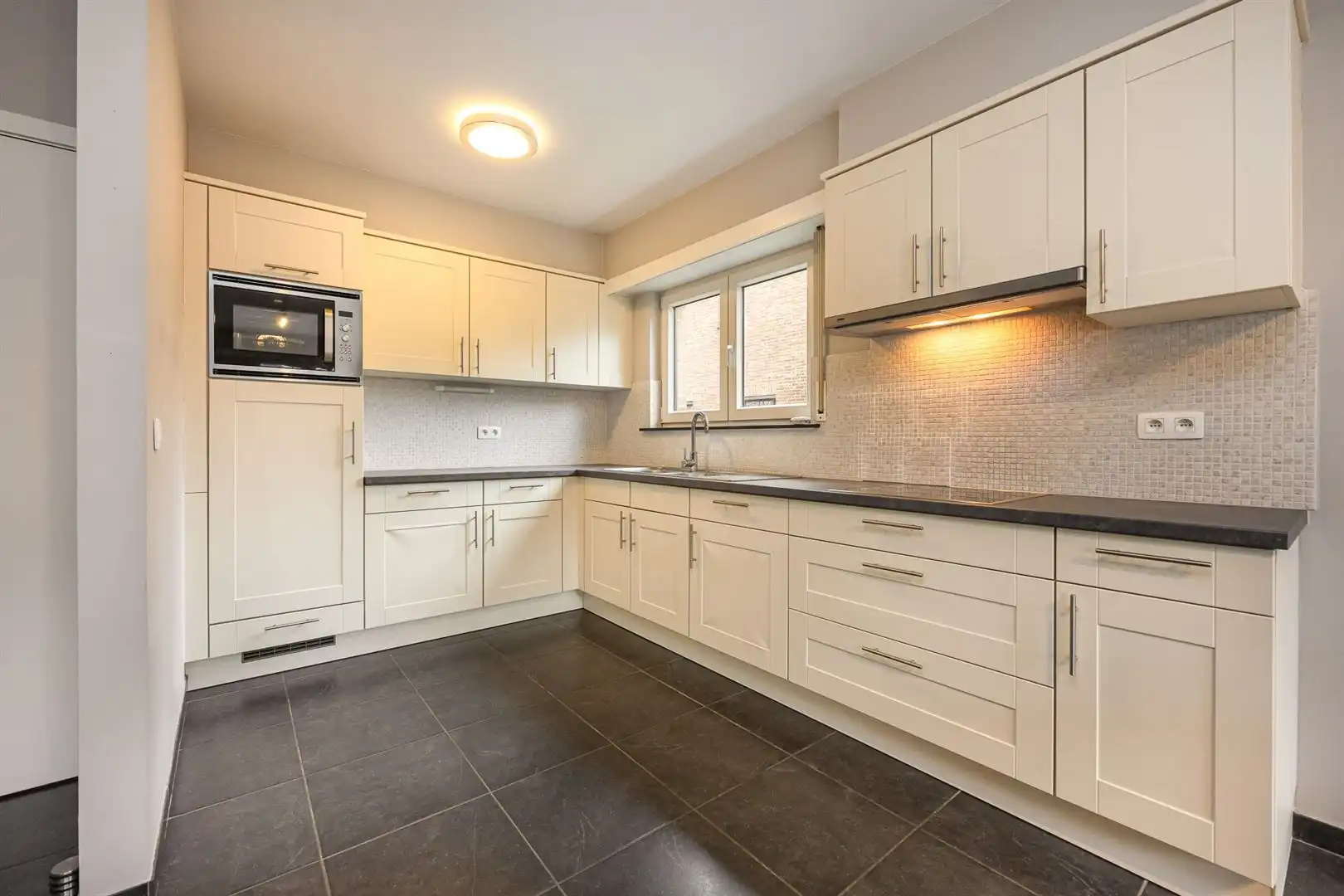 Ruim & licht appartement met zuidwest tuin. foto 10