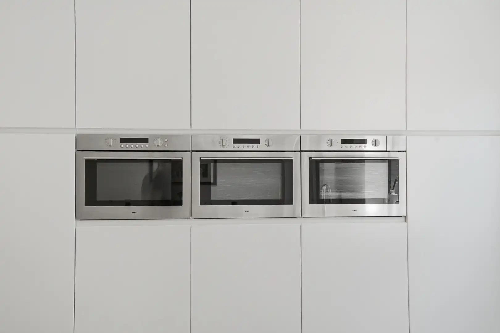 Moderne halfopen bebouwing met zonnige tuin en hoogwaardige afwerking foto 7
