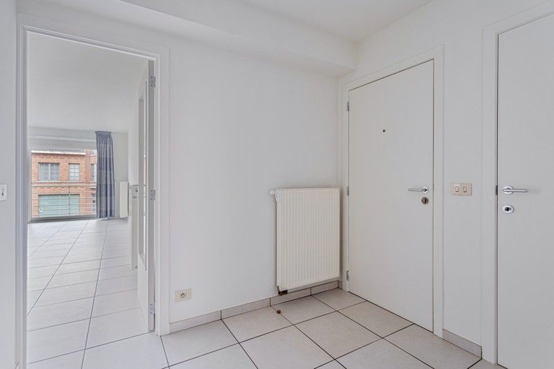 Ruim 2 slaapkamer appartement TE KOOP in residentie Den Hert in hartje Oostrozebeke! foto 3