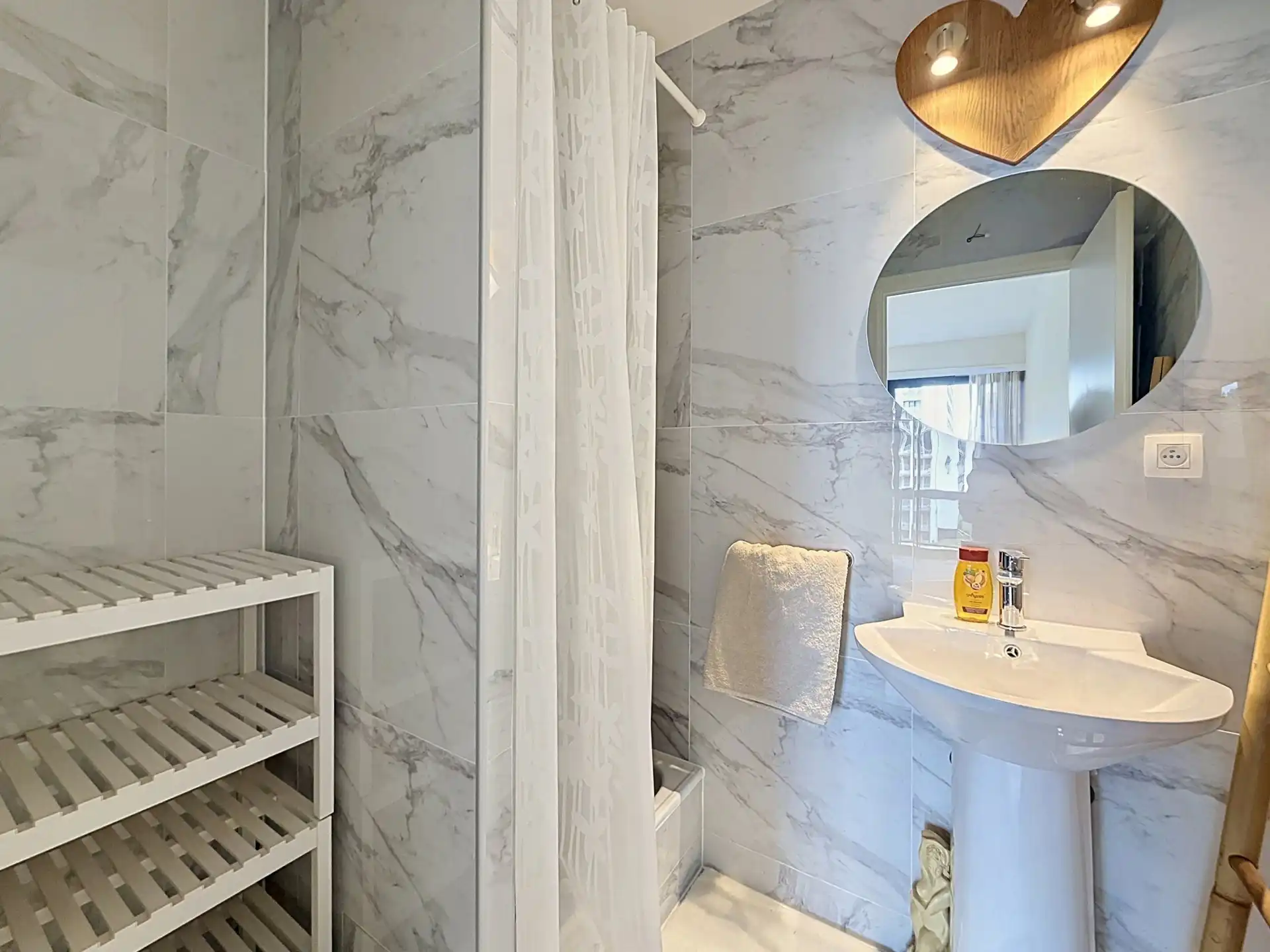 Prachtig volledig gerenoveerd 2-slpkmrappartement 96 m² foto 8