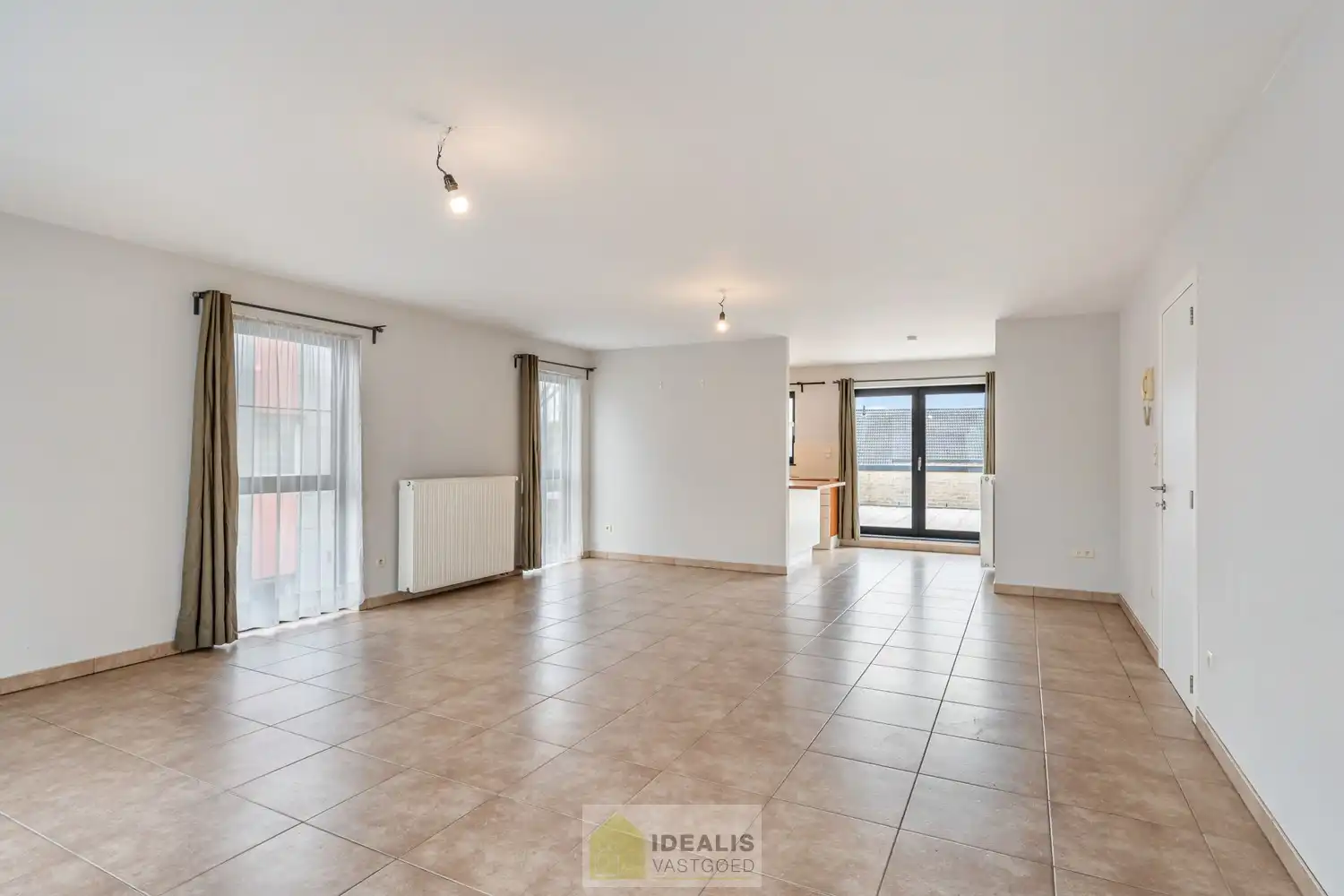 IDEALIS VASTGOED – INSTAPKLAAR DUPLEX APPARTEMENT GELEGEN OP UITERST CENTRALE LOCATIE TE HECHTEL-EKSEL foto 7