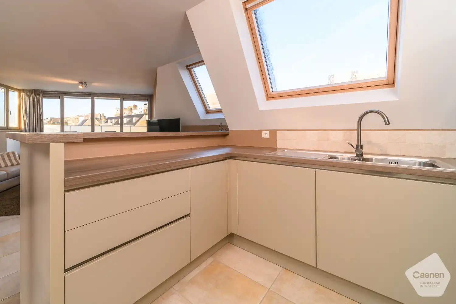 Prachtig gelegen instapklaar en gemeubeld appartement met zeezicht foto 4