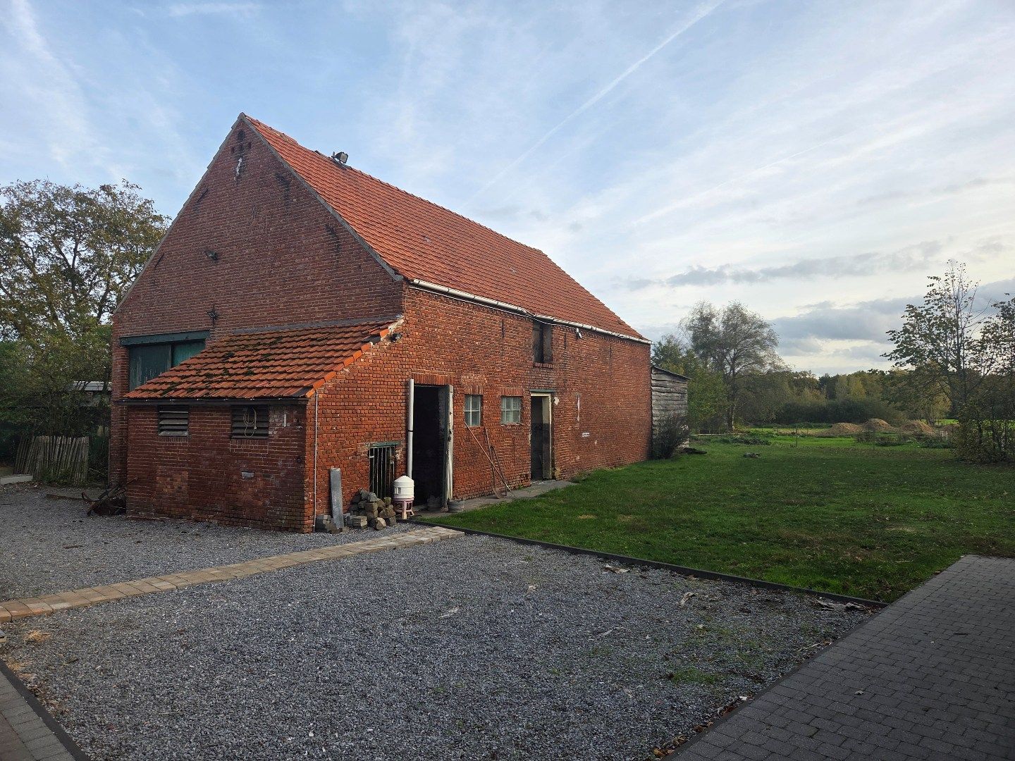 Woning met 3 slpks, schuur met 3 stallen en weiland op 2.288 m² nabij Geel-centrum ! foto 19