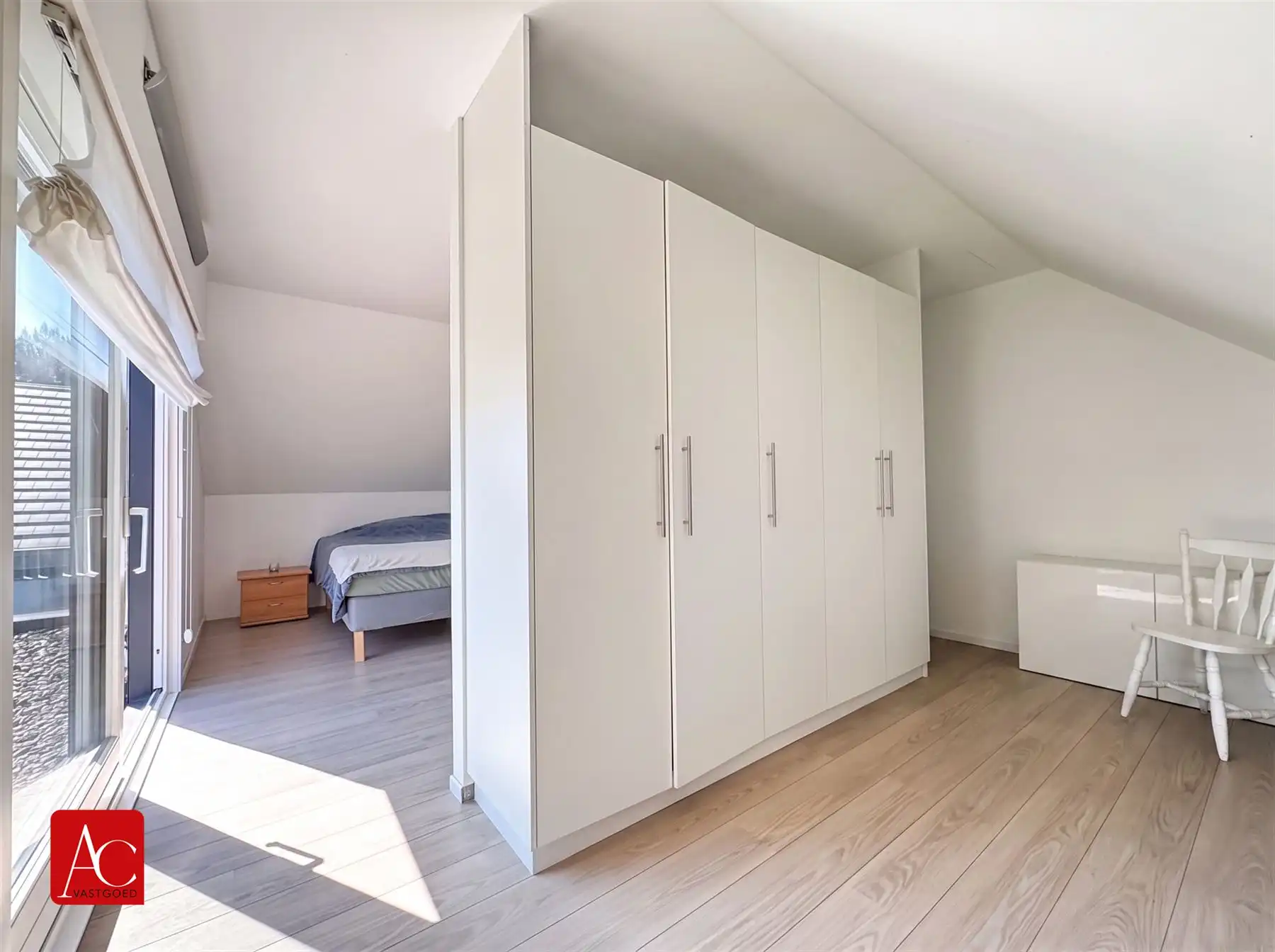 Vrijstaande woning met zwembad in rustige wijk foto 27