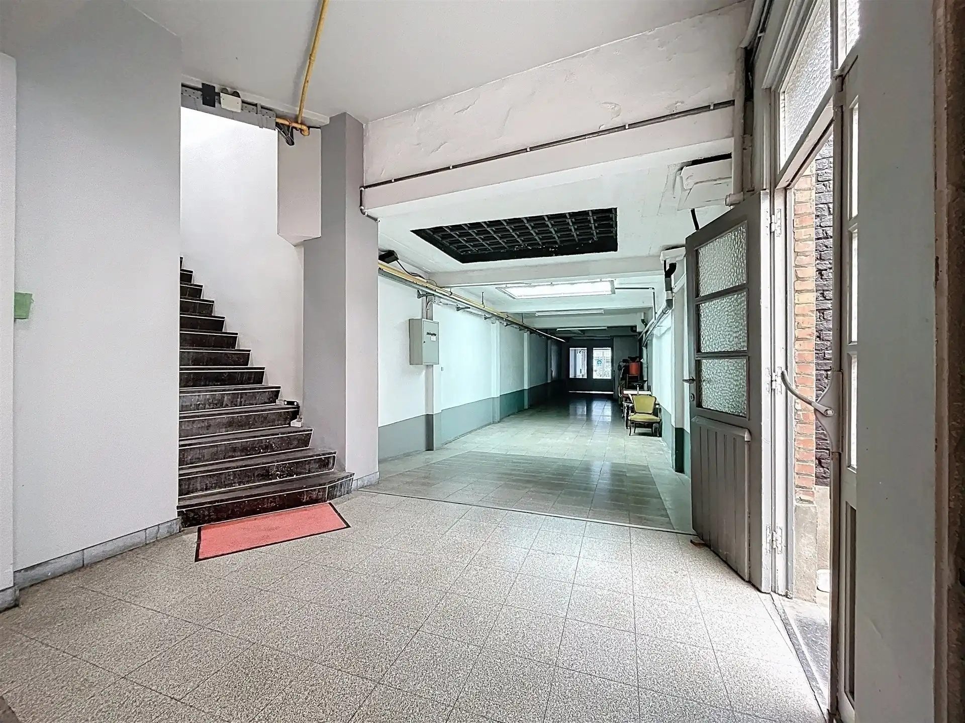 Exclusieve loft met uitzonderlijk ruim magazijn op toplocatie in Sint-Niklaas! foto 24