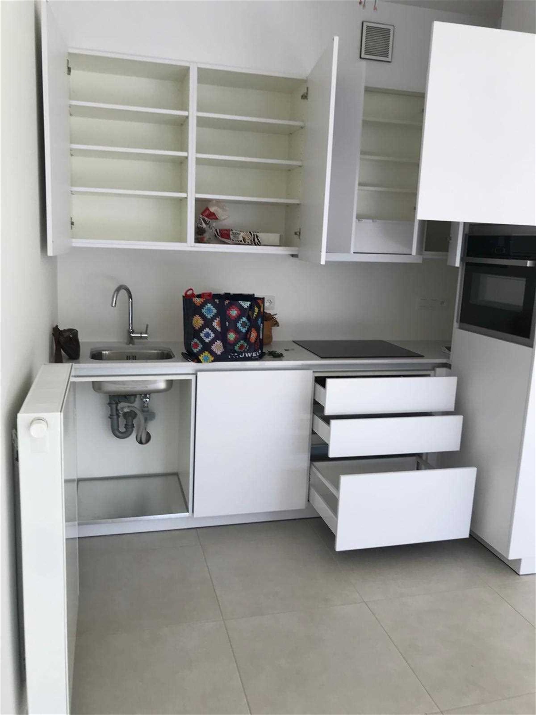 Appartement met autostaanplaats en 2 slaapkamers! foto 4