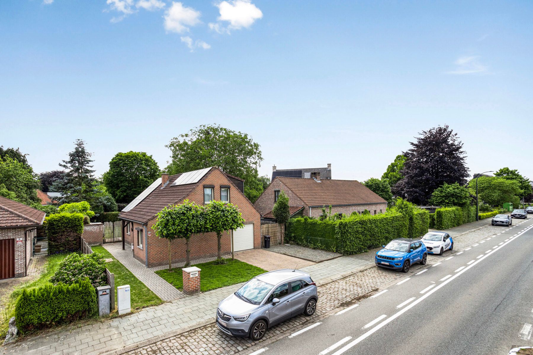 Energiezuinige open bebouwing met 4 slaapkamers. foto {{pictureIndex}}