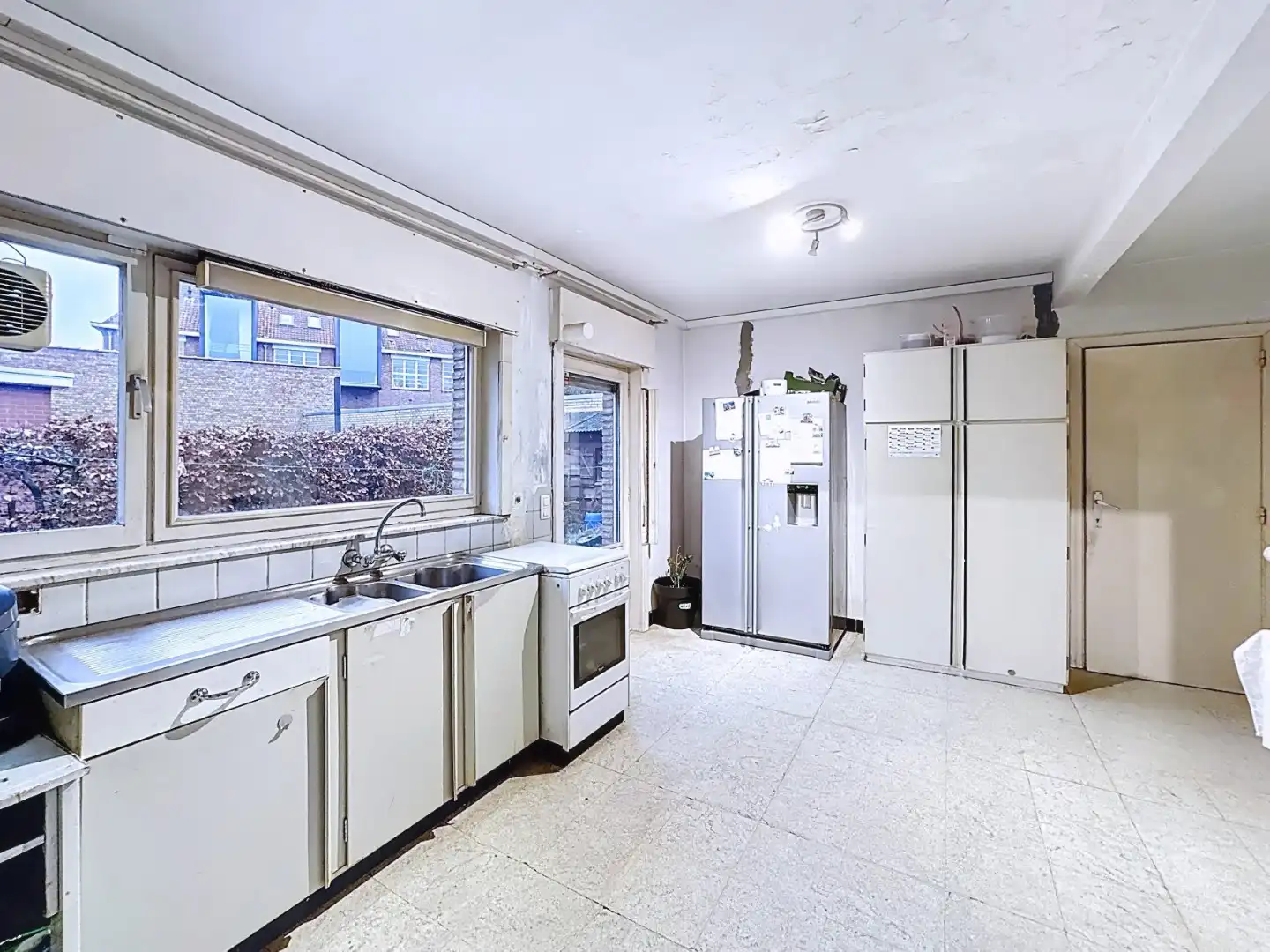 Statige villa met 4 slaapkamers en bureau foto 10