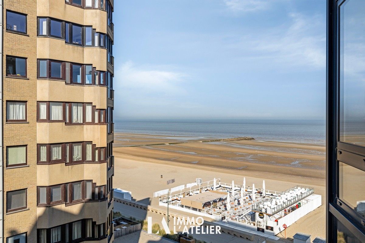 Ruime studio met aparte slaaphoek en zijdelings zeezicht in Westende. foto 3