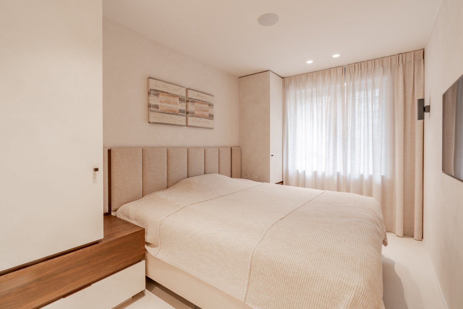Zeer luxueus en smaakvol afgewerkt 4 slaapkamer appartement met frontaal zeezicht foto 14